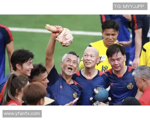 模仿各大足球明星的达人们如何通过技艺与幽默赢得球迷的喜爱与关注